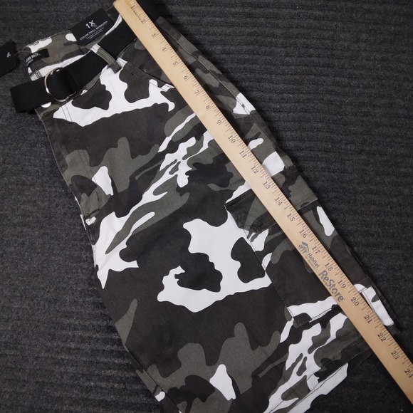 American Bazi Men Color Twill Bermuda Short - Picture 6 of 7